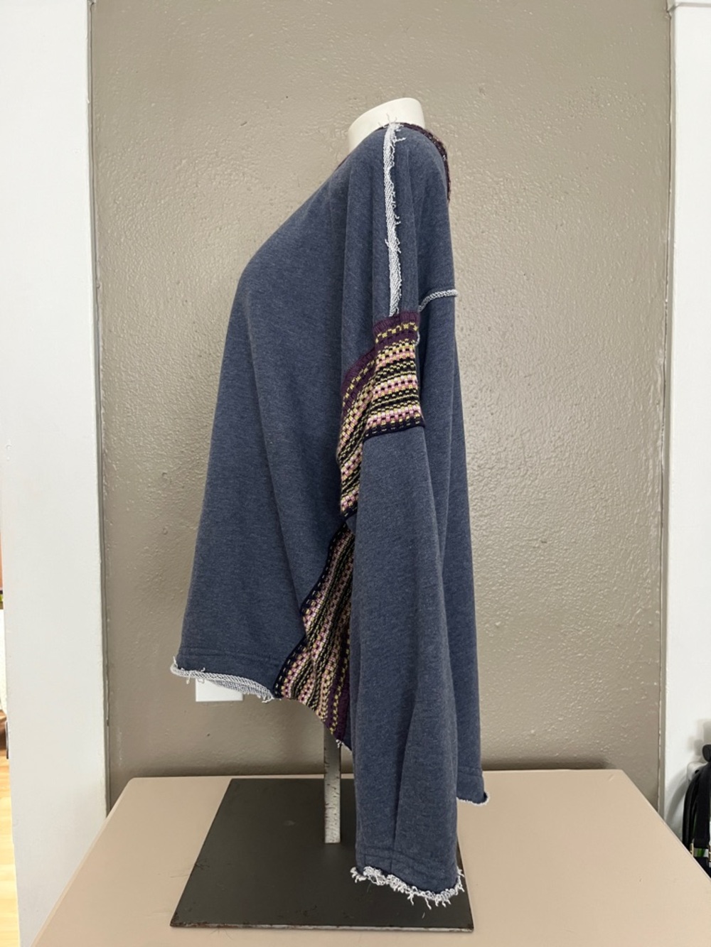 Natural Life Boho Oversized Knit Trim Sweatshirt Blue S/M Raw Hem - Picture 4 of 13